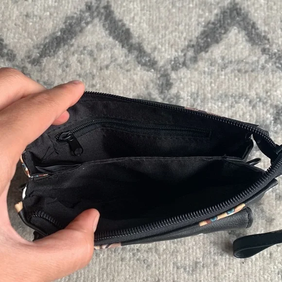 Kitty Wristlet - Picture 4 of 7